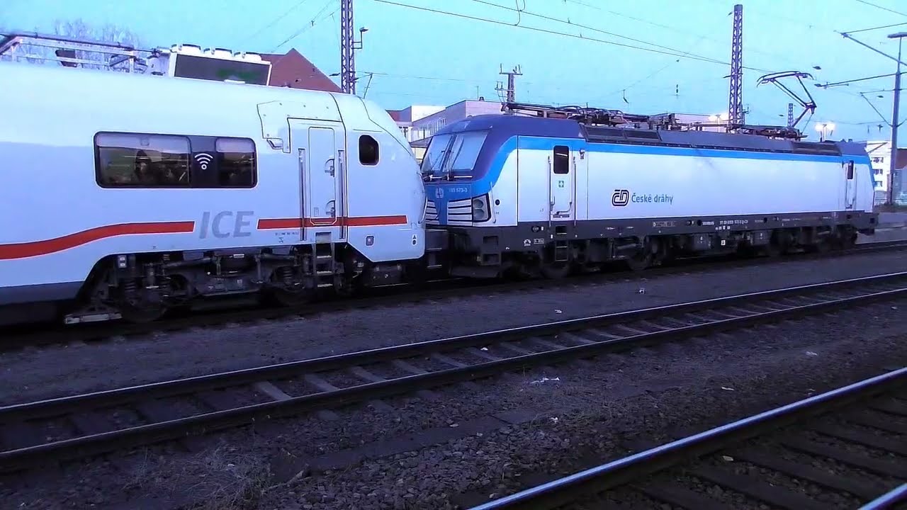 ICE L mit 2 weißblauen Loks : Abfahrt im Hauptbahnhof Hannover + Beifang