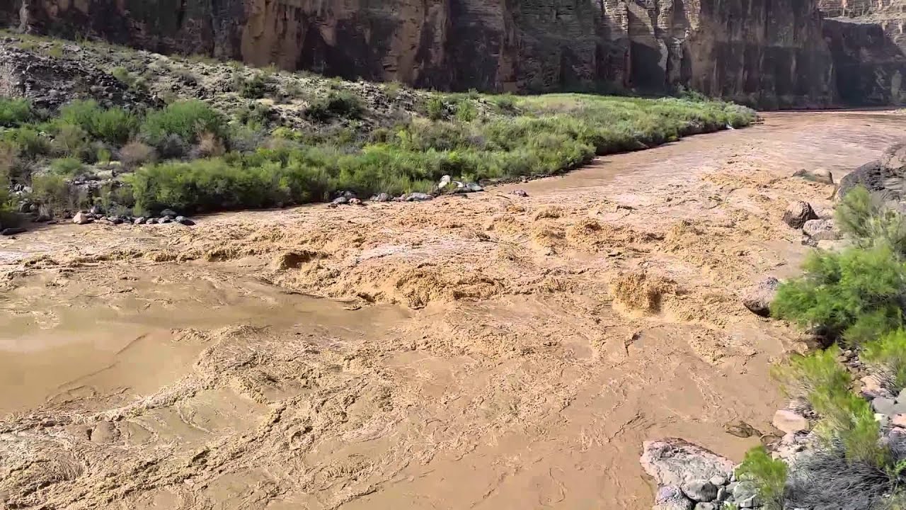 Lava Falls Rapids Grand Canyon - grade 10 of 10 27 foot drop in 100 yards