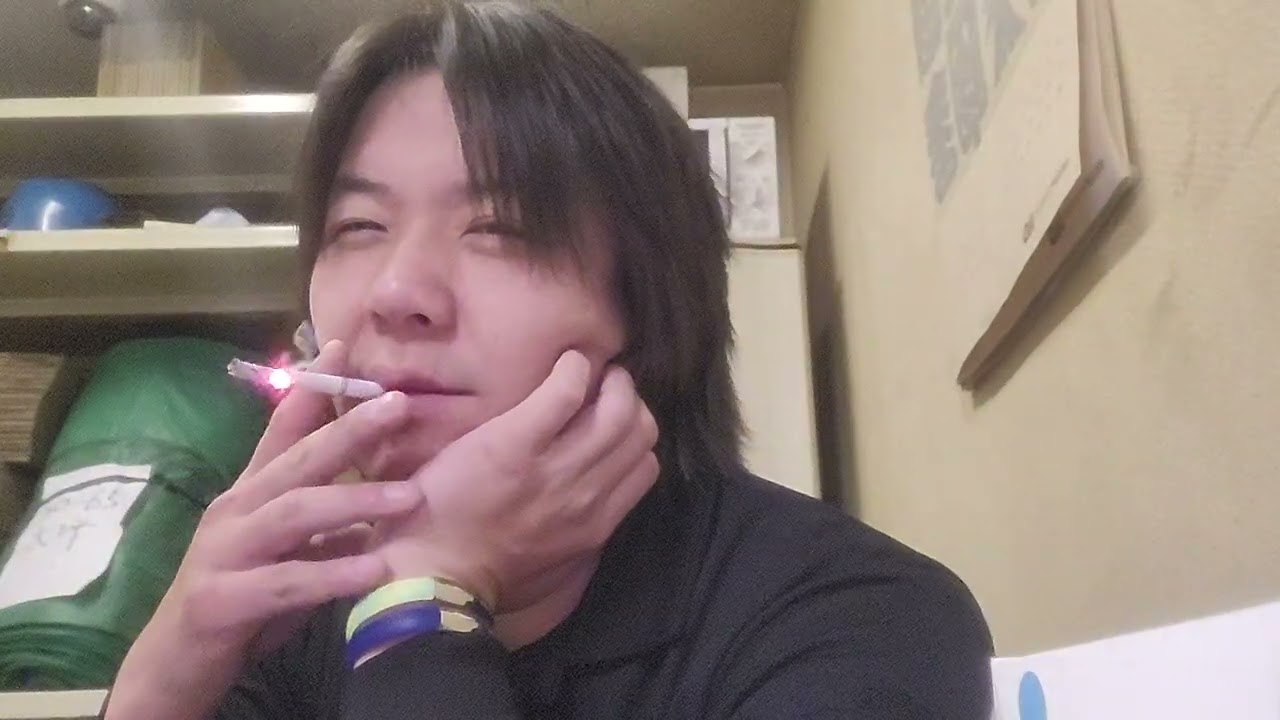 朝から警察も元気ですね、イライラさせやがるからタバコを吸います。