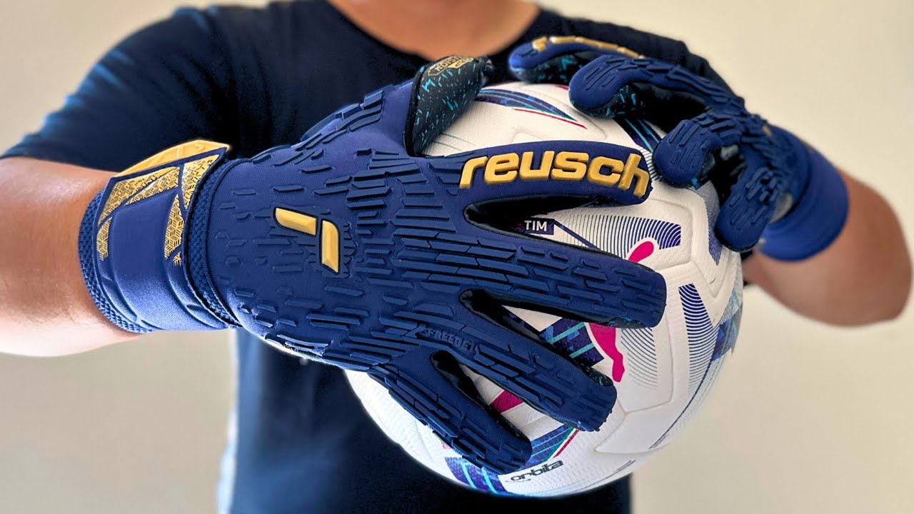 Reusch ATTRAKT FREEGEL FUSION GOALIATOR NIGHT SPARK Goalkeeper Gloves