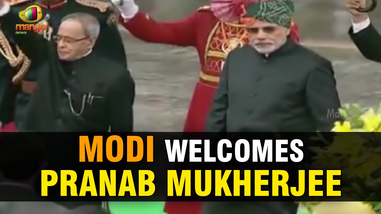 PM Modi welcomes President Pranab Mukherjee at Rajpath