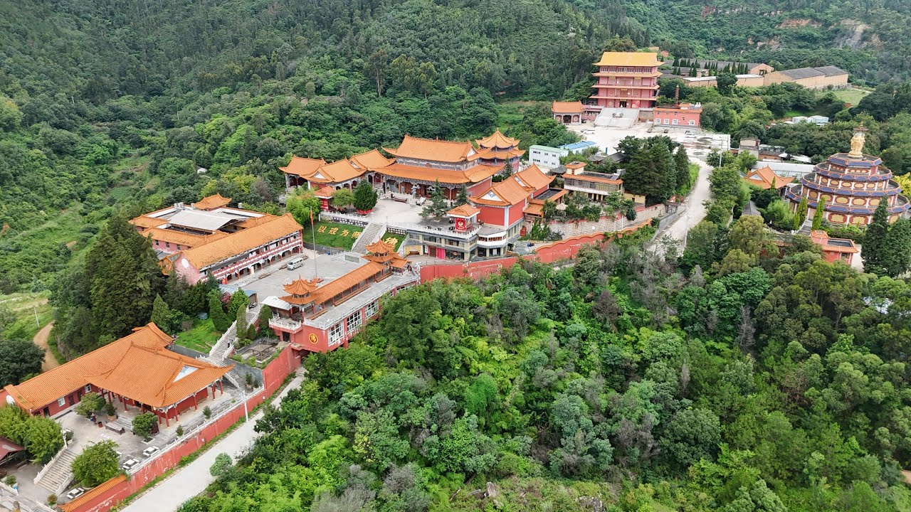 本想到寺院做义工，然而心愿未达成，那就带大家浏览一下吧，昆明北郊虚宁寺，体验佛教文化。Browse Chinese Buddhist temples