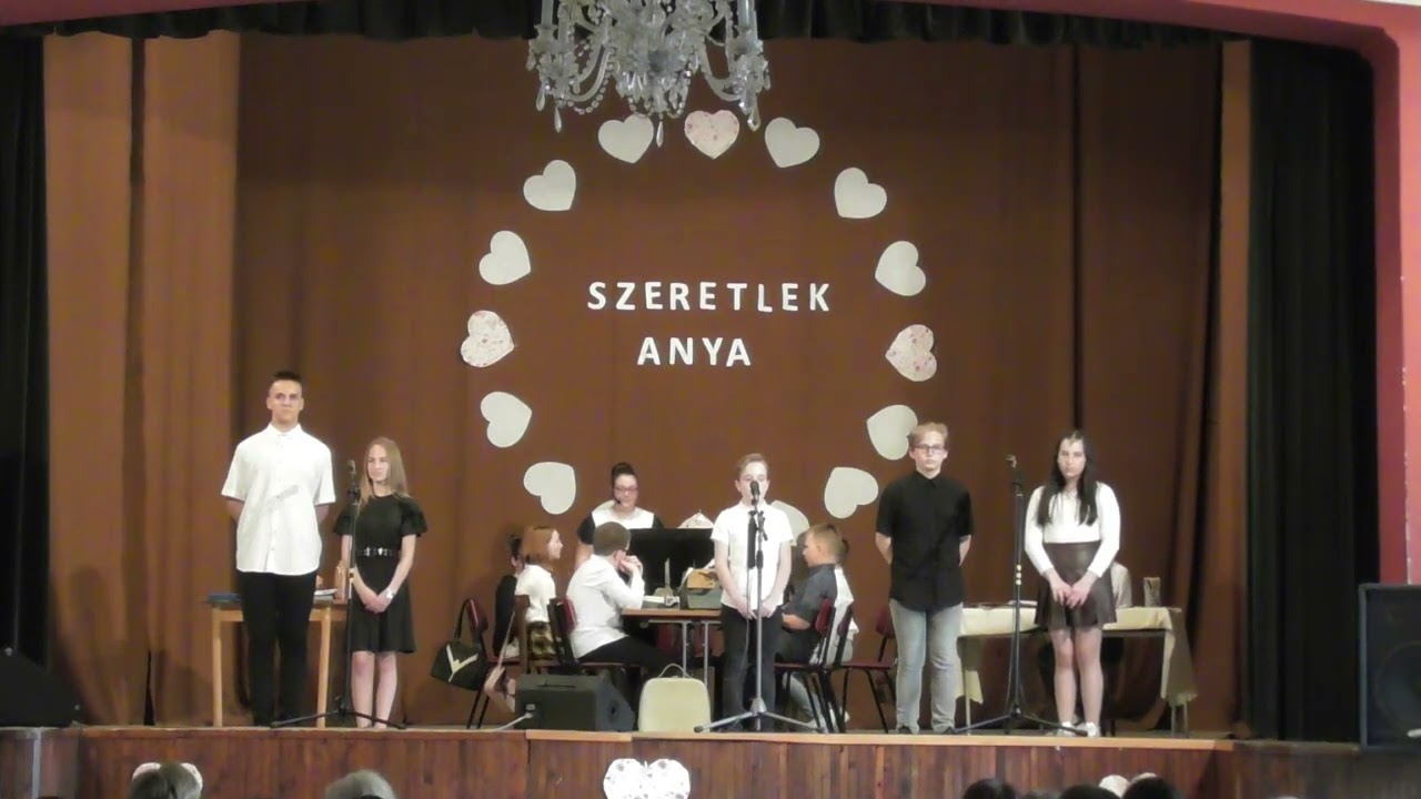 SZIASZELI - Anyák napi műsor  - az irodalmi színpad