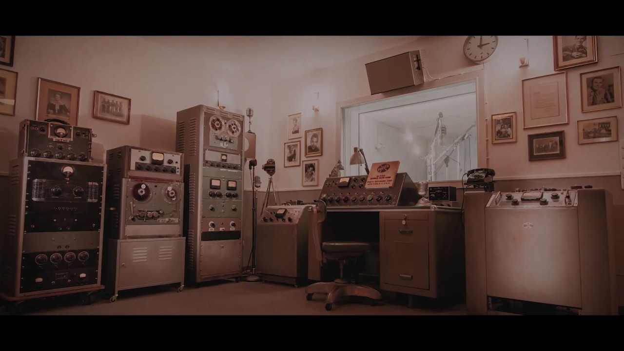 Unveiling the Magic: Homage to 1940s & 1950s Recording Studio with Original Gear
