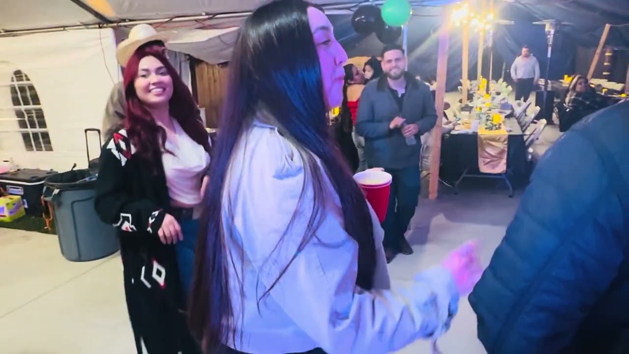 Y que se arma el bailongo raza con ch terreno norteño 