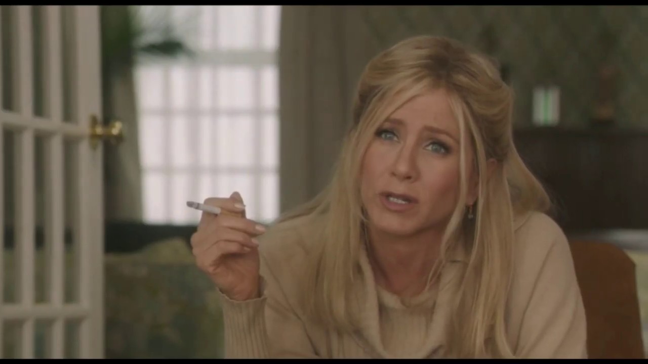 Jennifer Anniston smoking cigarette 🚬