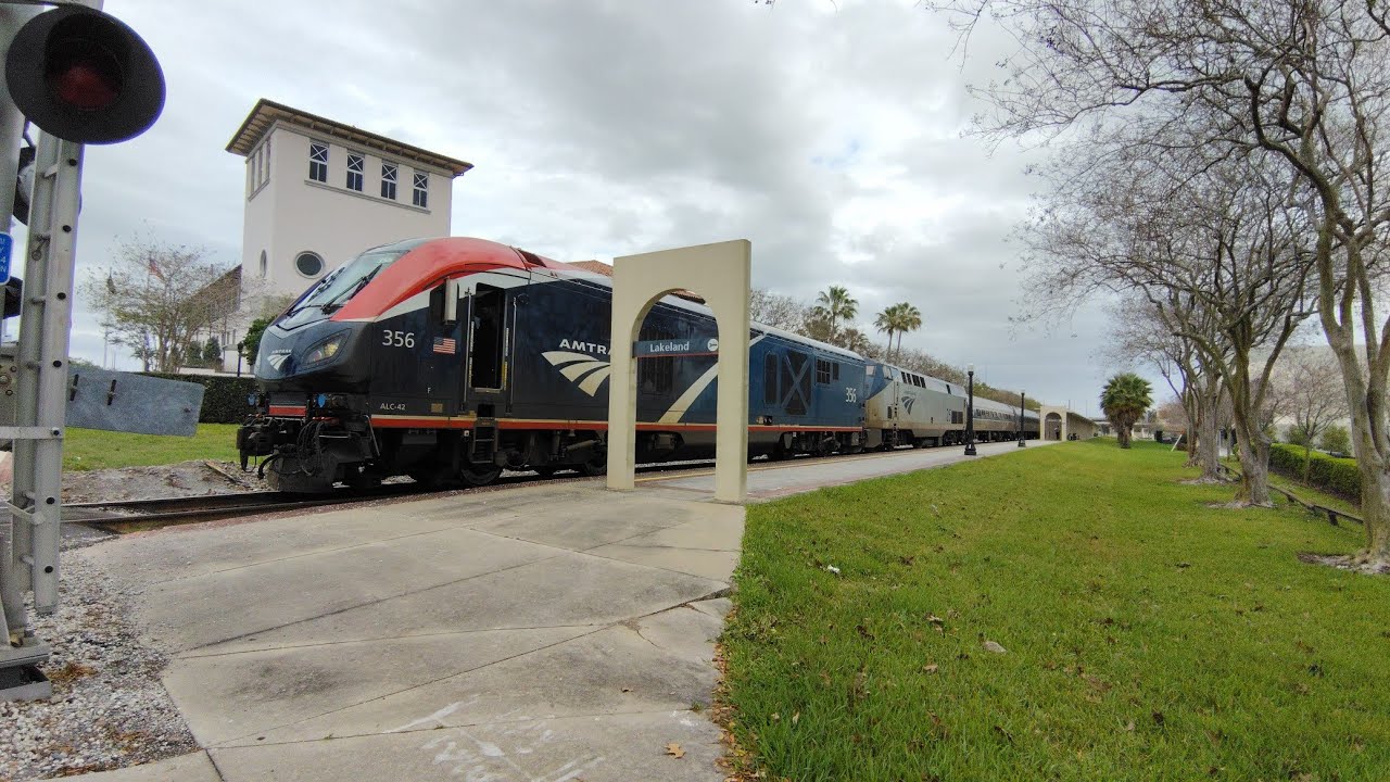 Amtrak at Lakeland part 6 a new one of part 1 (bonus, Amtrak stopped at Amtrak station and delayed.