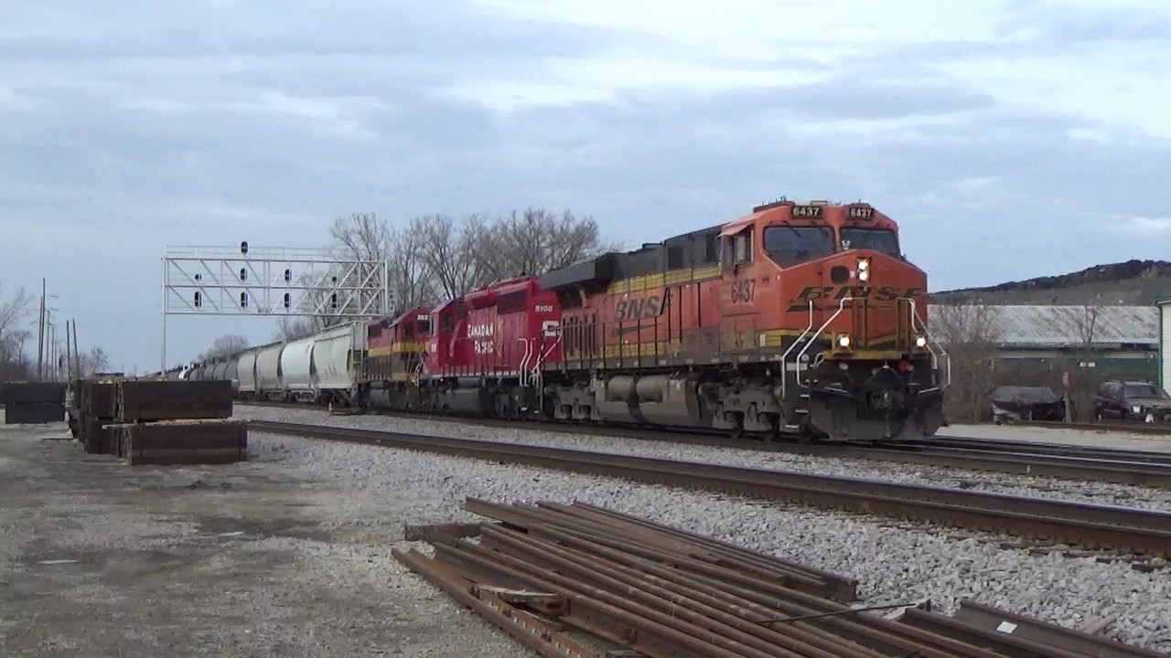 BNSF 6437 at Rondout, IL