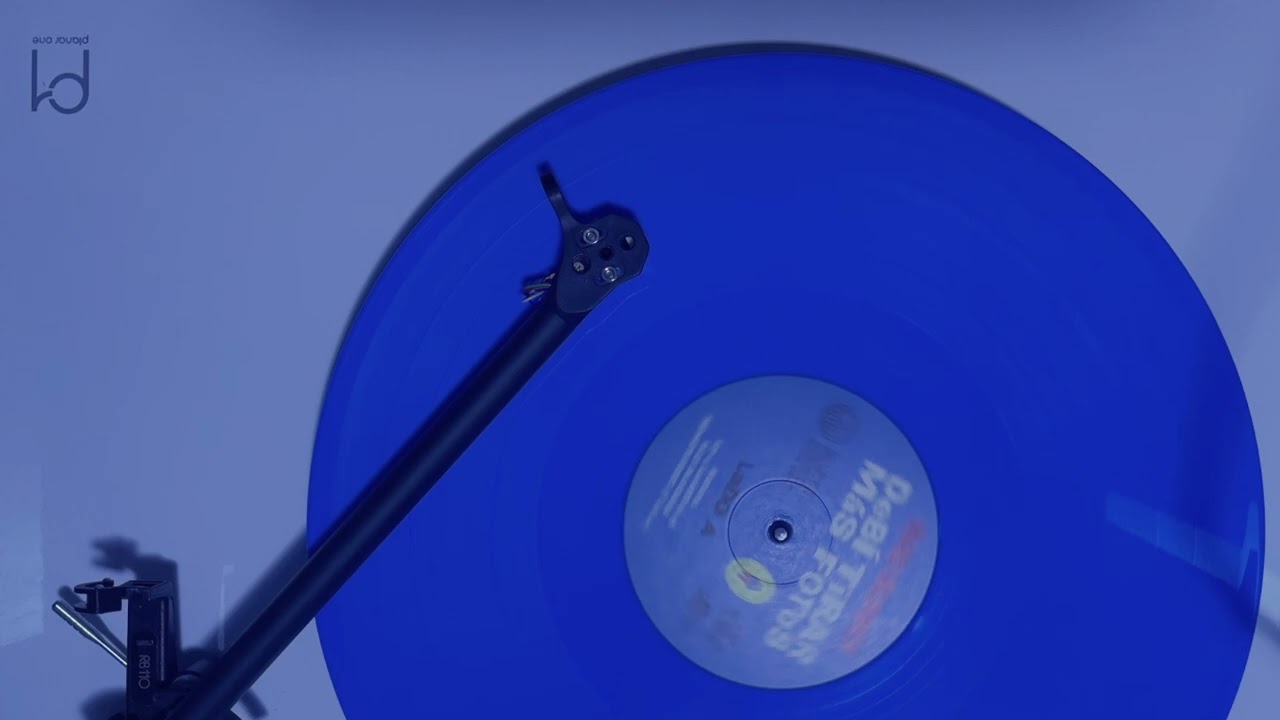 Bad Bunny - BAILE INoLVIDABLE (Vinyl Video)