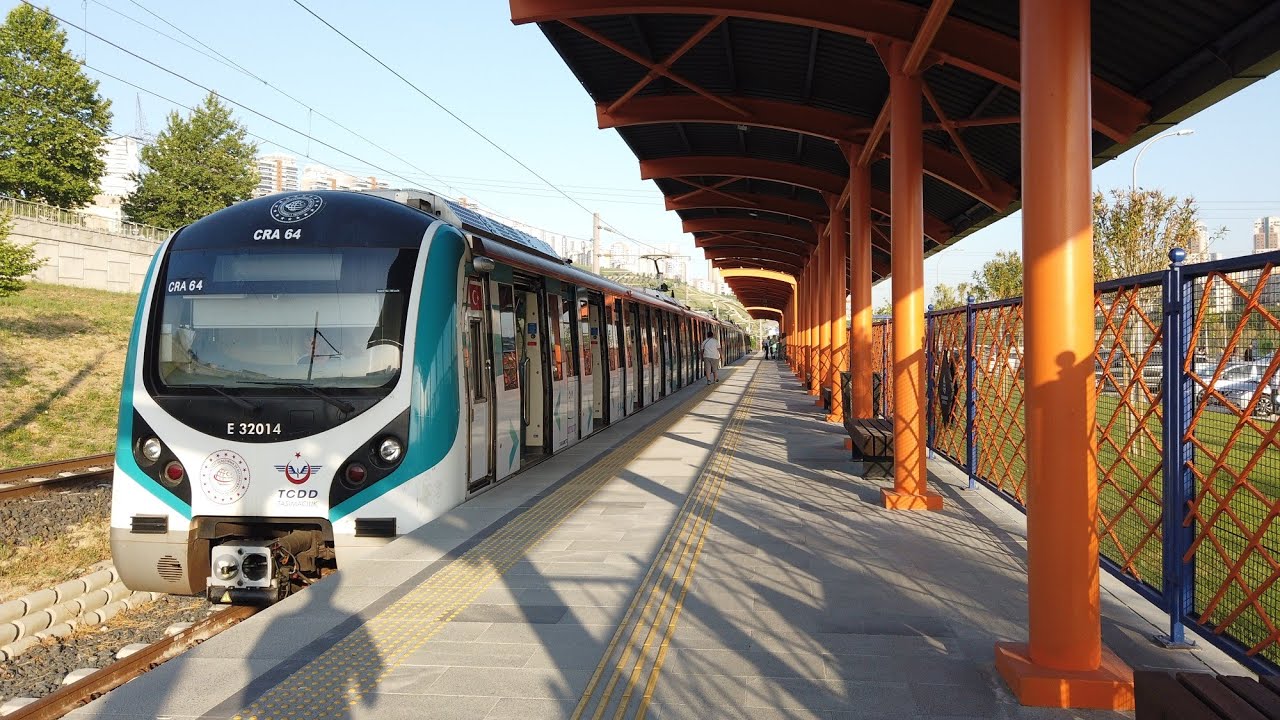 İstanbul'da Halkalı - Bahçeşehir - Halkalı Arası Tren ile Seyahat