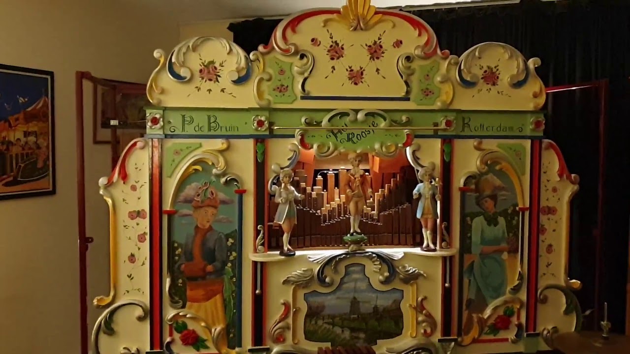 Dutch Street Organ Het Roosje plays Christmas songs.
