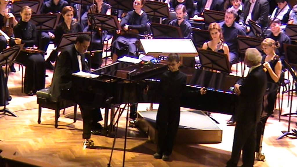 Nestor sings at the Moscow Conservatory .mpg