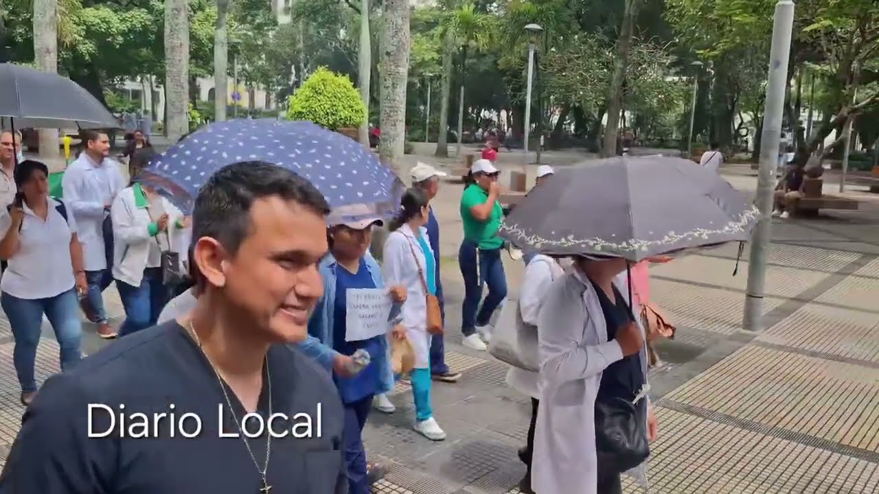 Marchan en Santa Cruz y acatan paro de 48 horas por sueldos adeudados