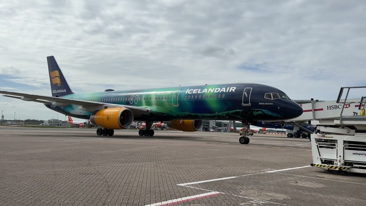 Iceland air Boeing 757 stand arrival and engine shutdown (RB211)