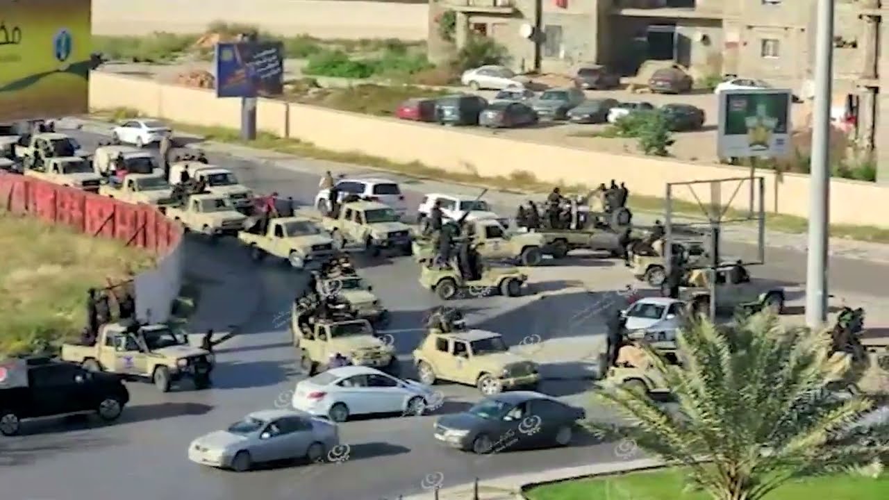 رتل تابع لجهاز مكافحة الهجرة غير الشرعية يتجمع في طريق السكة بطرابلس LCNA