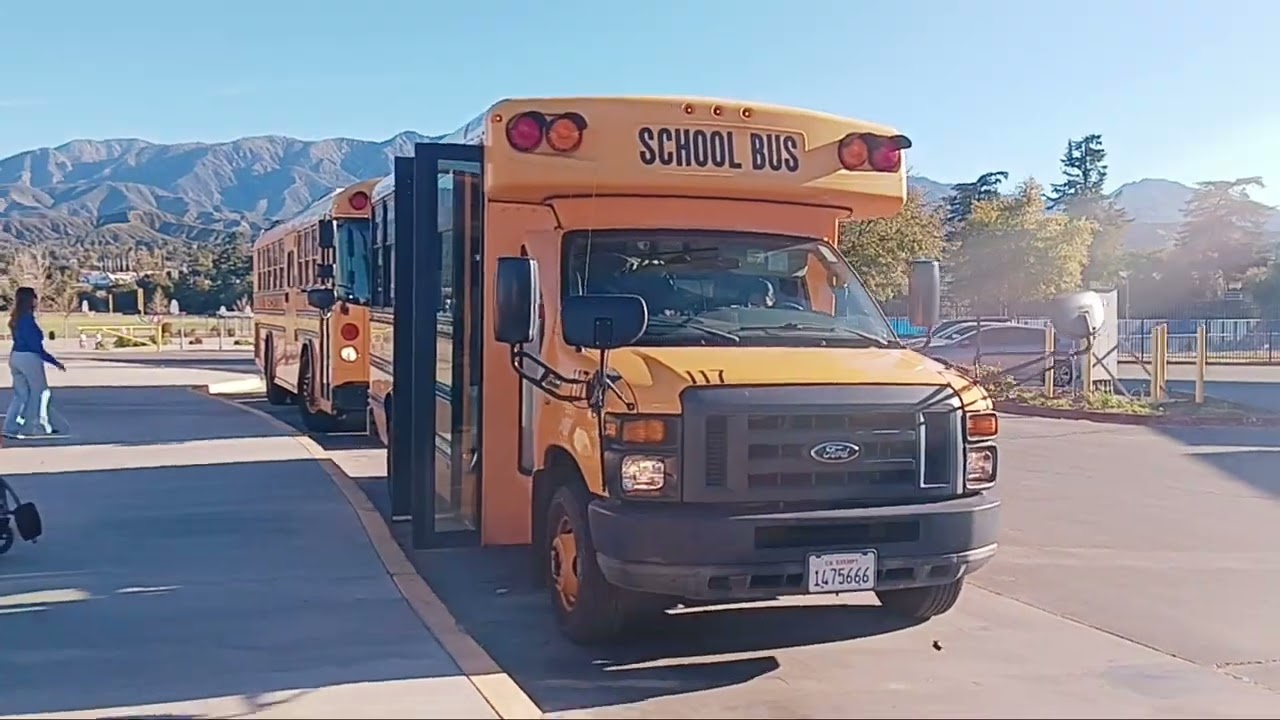 Busses But the audio is lo quality 