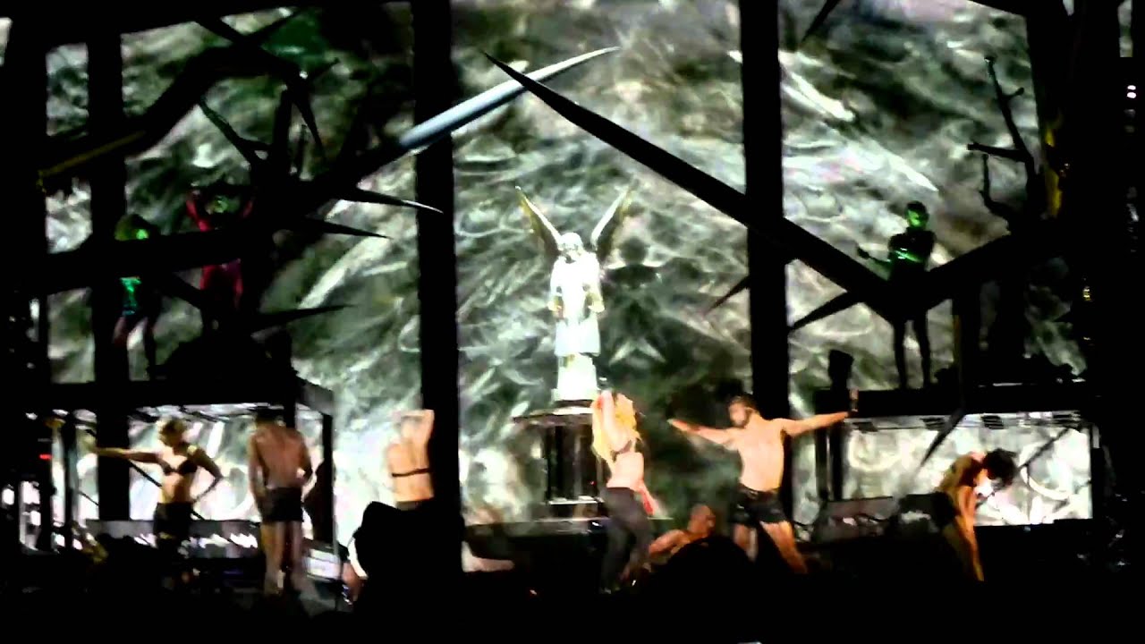 Lady Gaga - Alejandro (Live Foro Sol Mexico City 05.05.2011 )