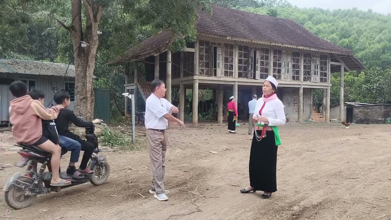 HAI NGHỆ NHÂN HÁT MƯỜNG HÁT HAY NHẤT , BIỂU DIỄN TỐT