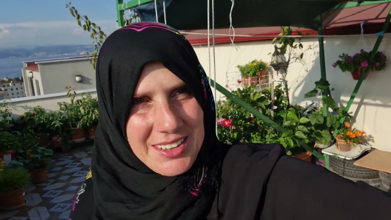 Sevim Teyzemin Terasından Bitkiler ve 90 Yıllık Fıstık İşi Antika Kırlentler