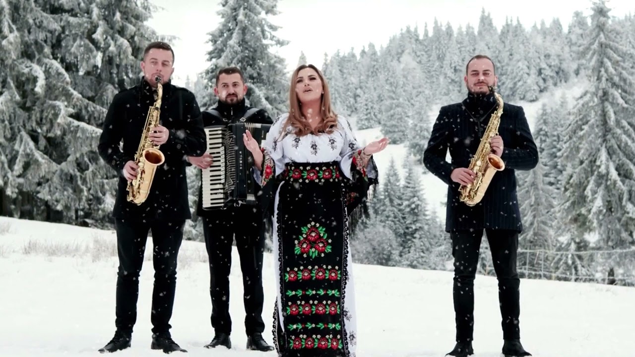 Carmen de la Salciua - La Usa Romanilor 🌲 Colaj Colinde Noi 2022