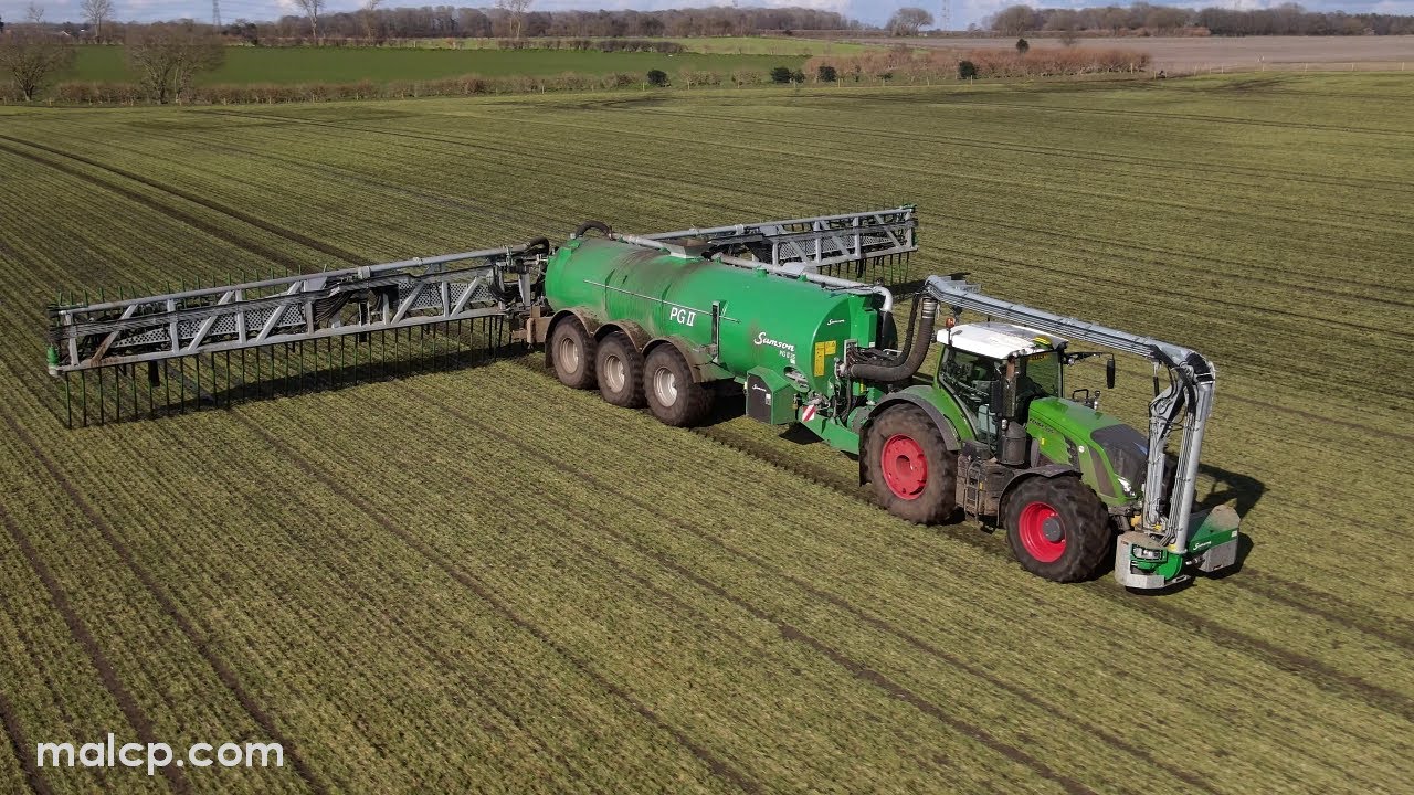 4k Spreading AD slurry with a Fendt 939 Vario & Samson PG II tanker using 24m of a 36m boom.