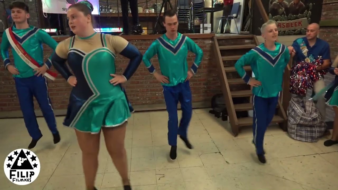 was wollen wir trinken - dans van dansmariekes en dansjonkers van Cv Drek op m'n Bek