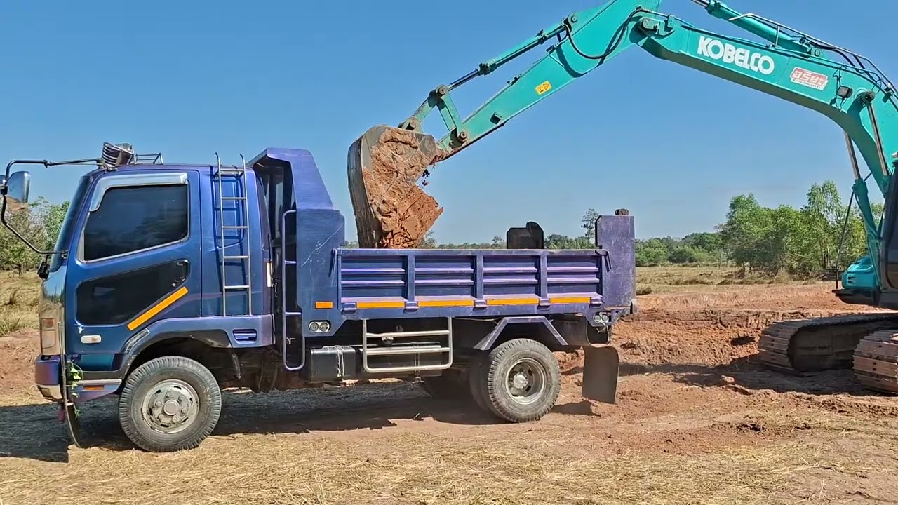 งานลอกหน้าดินทรายสวยจัด kobelco sk140lc-11 ดั้มfrr210 ฟูโซ่ เมก้า ตั้งรับ excavator and truck