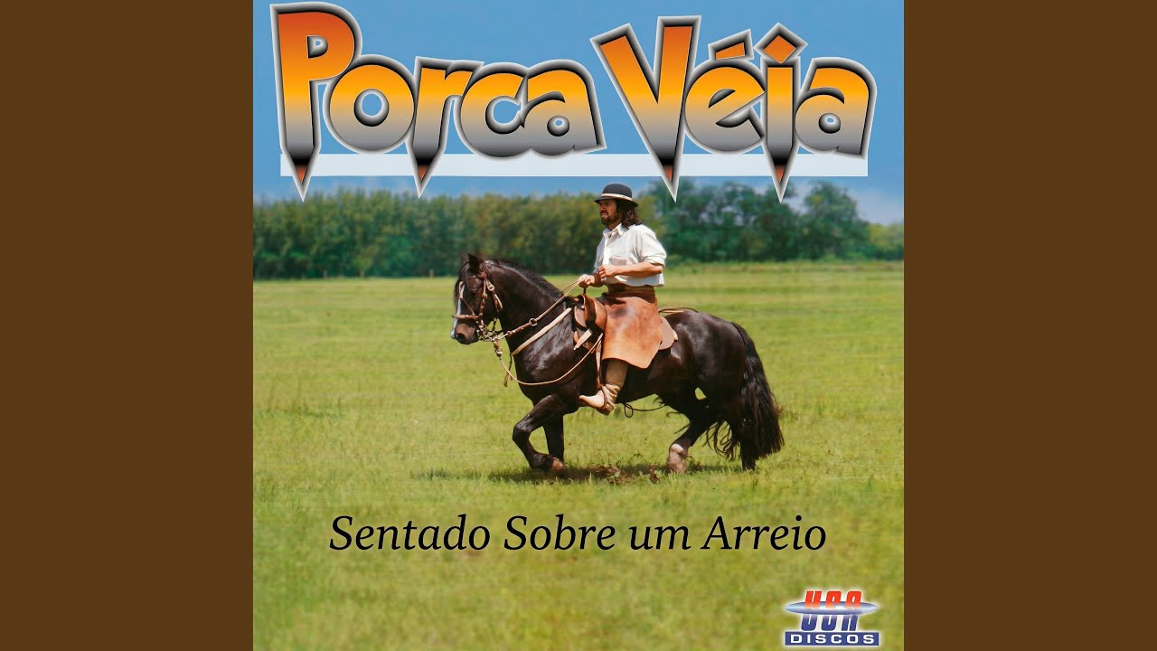 SENTADO SOBRE UM ARREIO