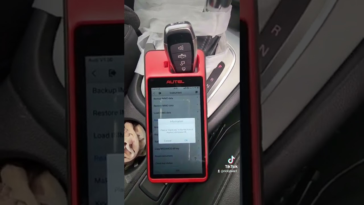 Audi q3 add key by km100 #autel #km100 #audiq3 #audi