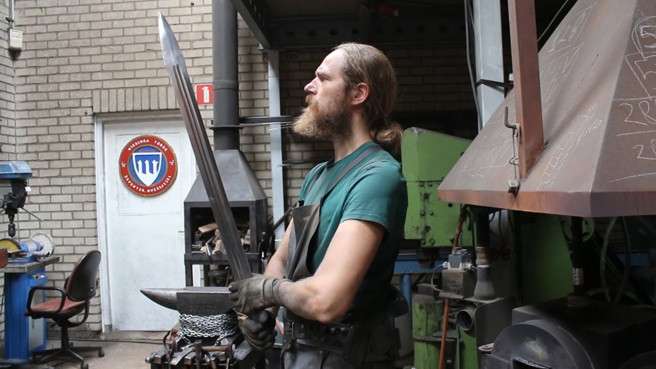Forging a Spear tip Gladius sword, the complete movie.