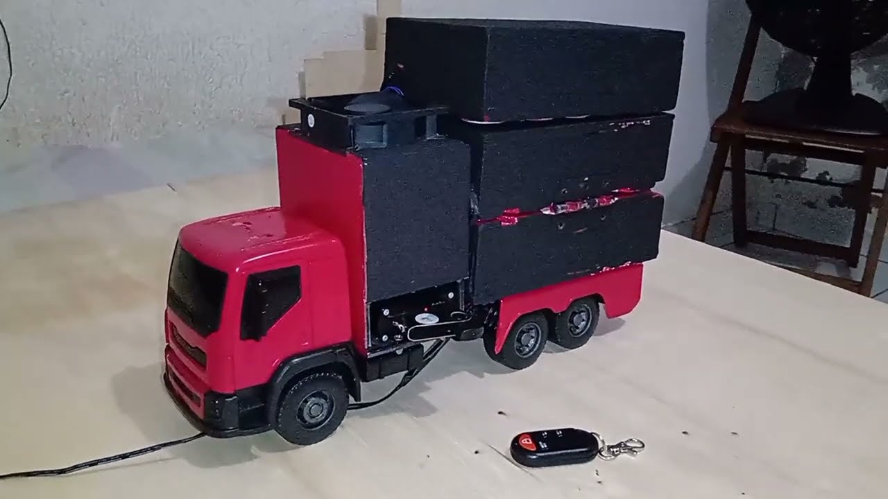 MINI PAREDÃO NO CAMINHÃO VM TOCANDO FORTE ?!