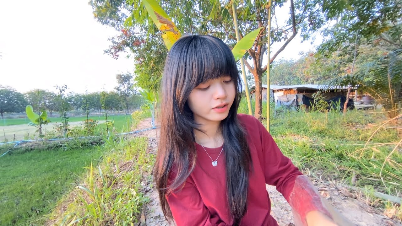 เลี้ยงวัว ปลูกผักปลูกดอกไม้ เหมือนจะสบายนะ? ผู้สาวบ้านๆอีหลี 🌾😊 