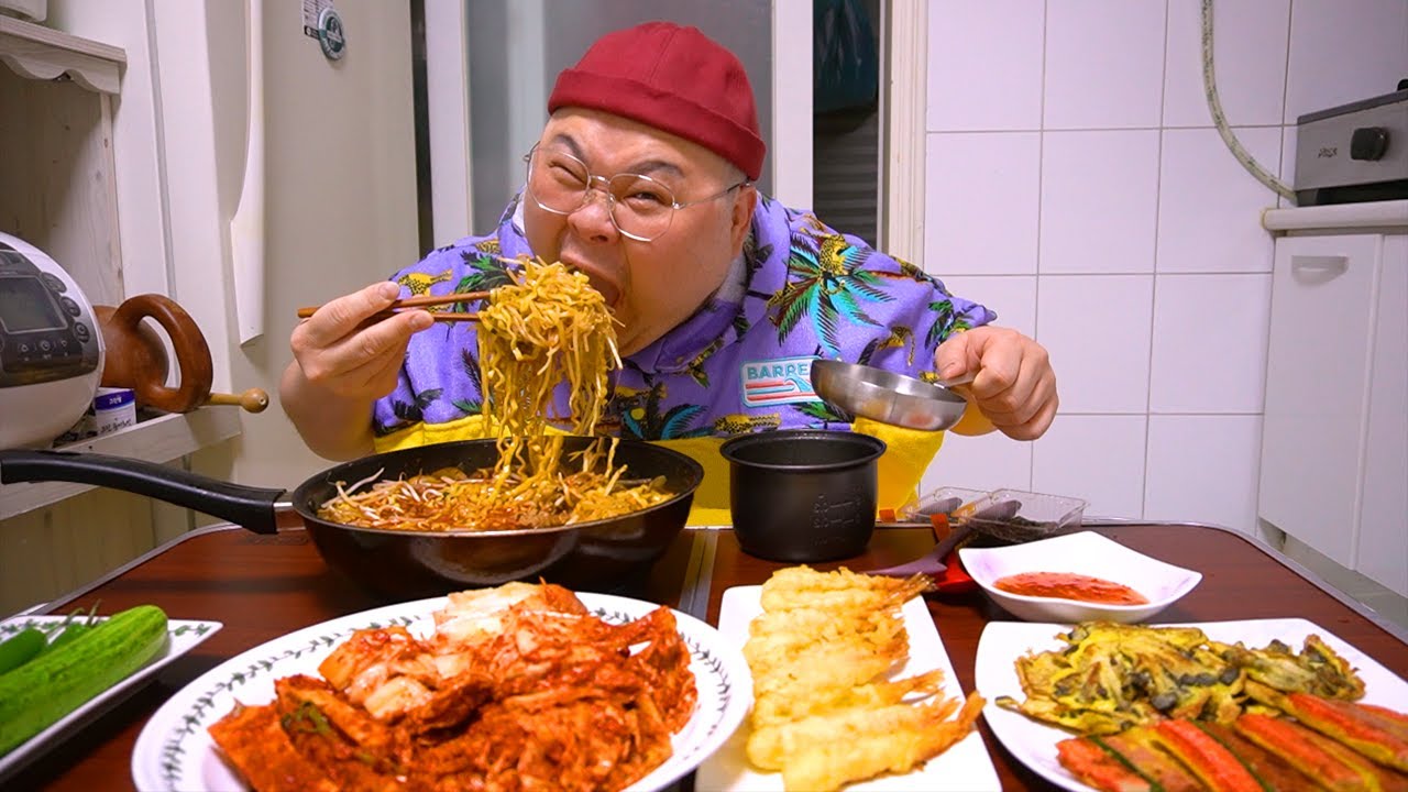 메뉴를 정해주는 남자│숙취 해장엔 해장라면!! 그리고 새우튀김?! Mukbang Eatingshow [Hangover Ramen,Fried shrimp]