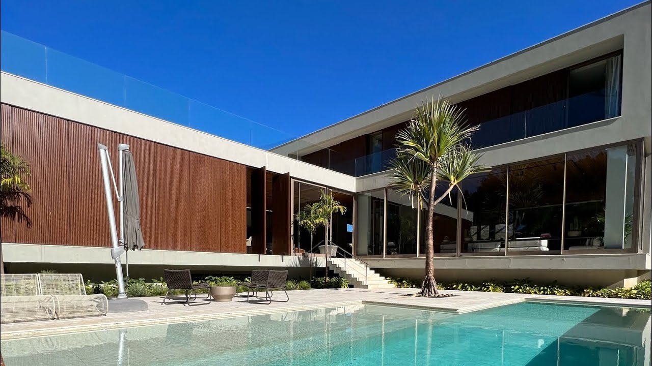 Casa Altíssimo Padrão e Moderna no coração do Lago Sul