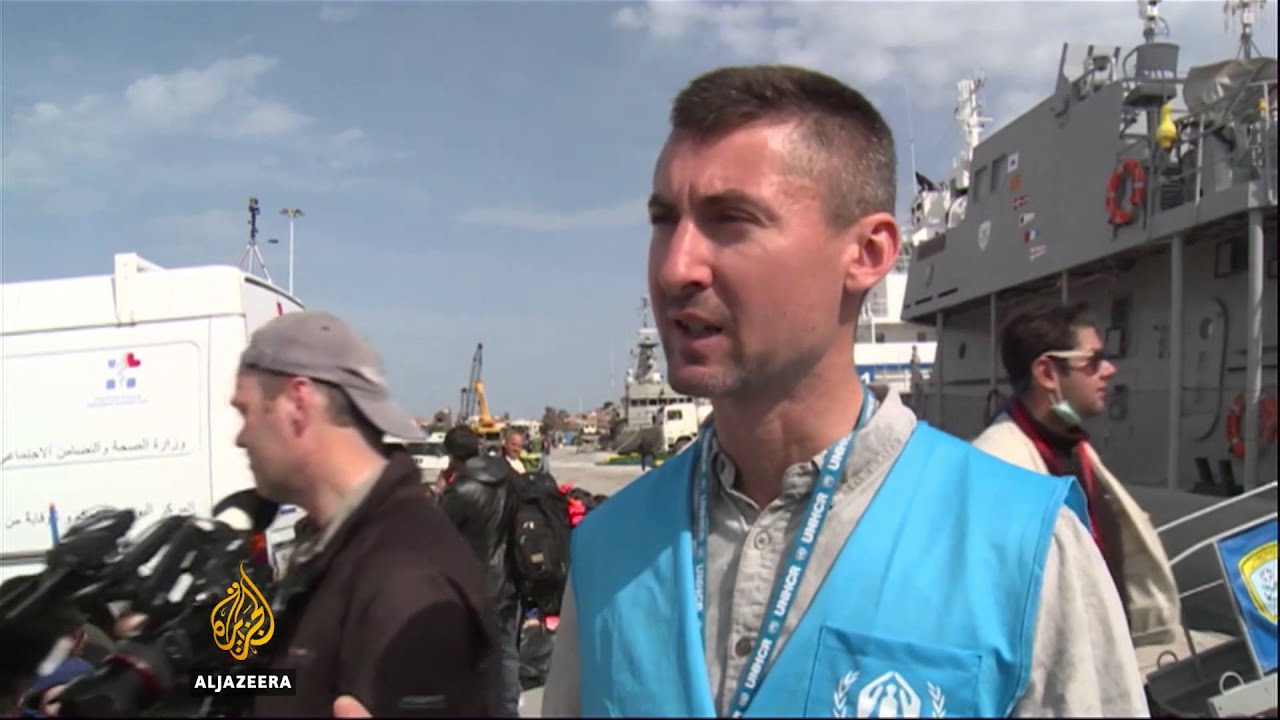 Hundreds of refugees still making perilious journey to Greece