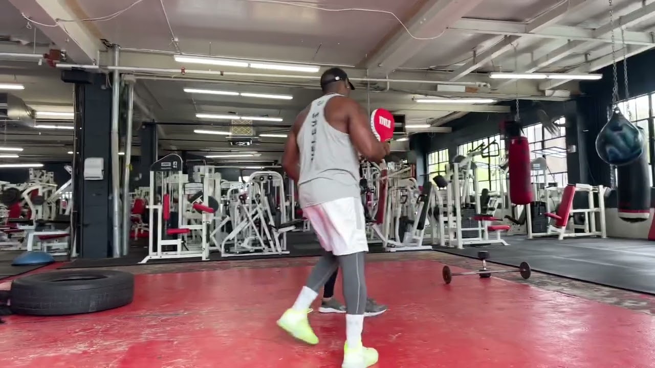 Coach MARTINEZ boxing paddle work