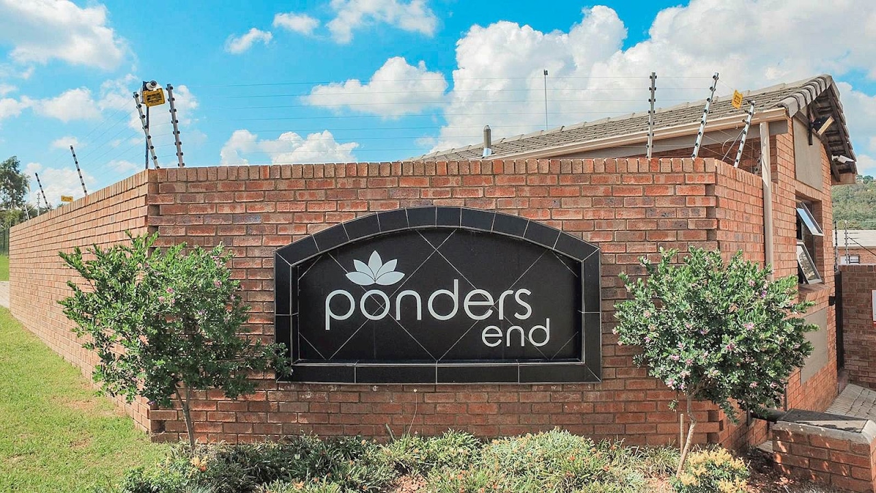 3 Bedroom Duplex for sale in Gauteng | Johannesburg | Roodepoort | Helderkruin | 41 Pon |