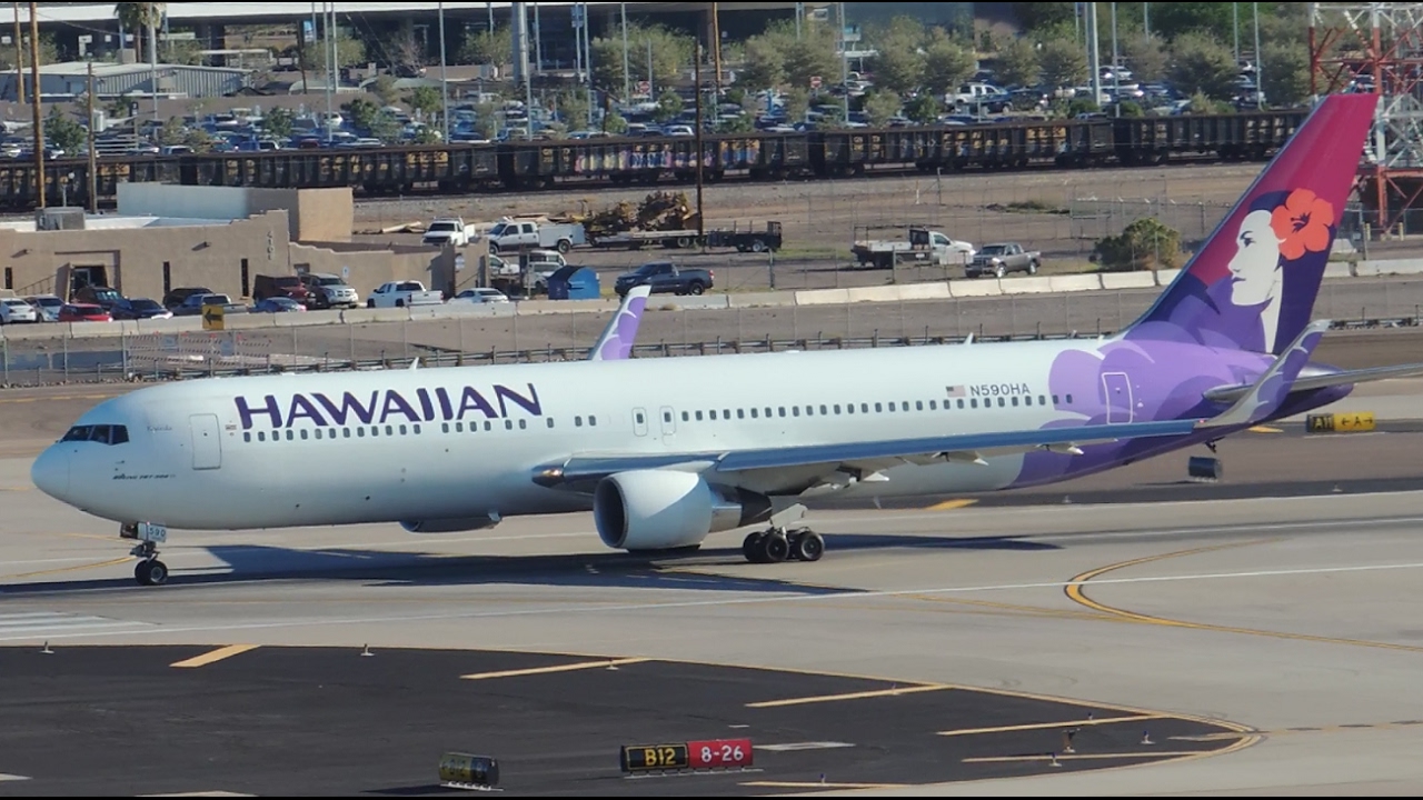 Hawaiian Airlines Boeing 767-300ER [N590HA] takeoff from PHX
