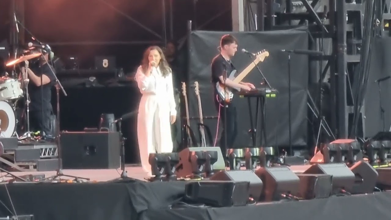 Tina Arena. Burn.10/12/2022