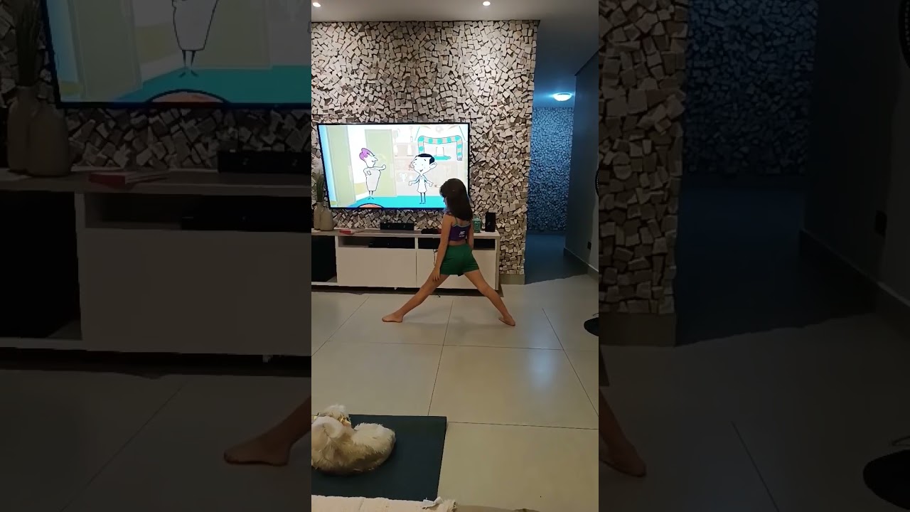 Fazendo espacate #crian&ccedil;as #ballet #ginasticaritmica #espacate #menina