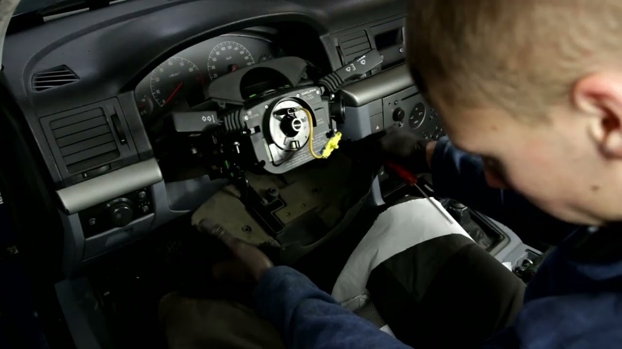 Demontaż modułu kierownicy CIM (Column Integration Module) Opel Signum, Astra H, Vectra C i Zafira B
