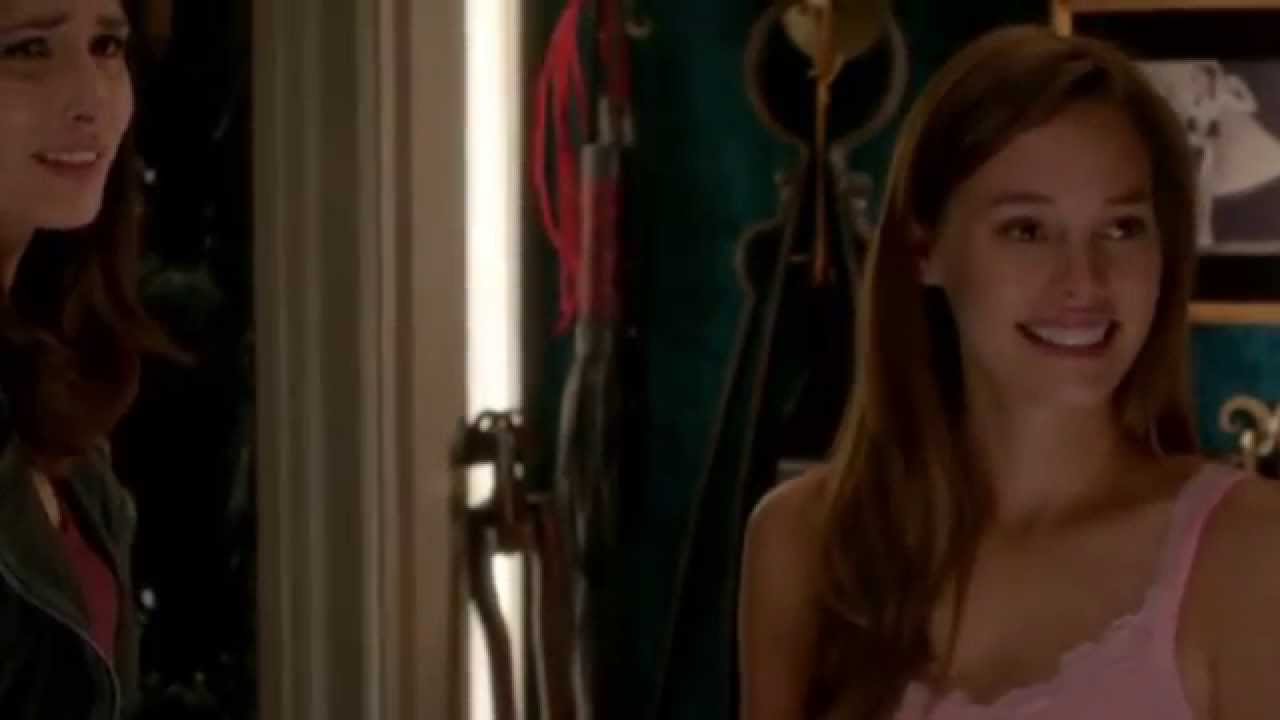 Violet from True Blood Likes to Kiss