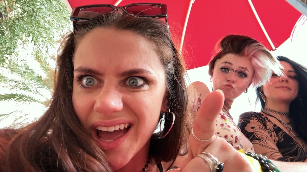 HOT GIRLS Trip To Vegas?? SIGN ME UP! - Vegas Vlog Pt 1 - Nobo