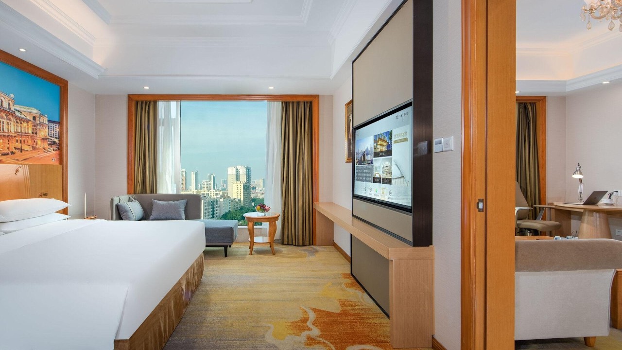 Vienna International Hotel Guangdong Maoming High-speed Railway Station | China 🛏️