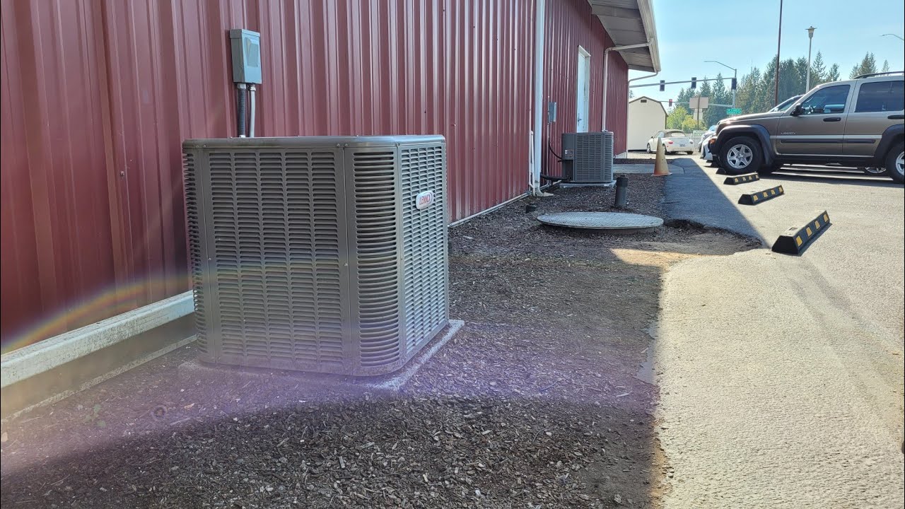 3 Lennox Merit Series Air Conditioners Running (And a Lennox Elite Series)