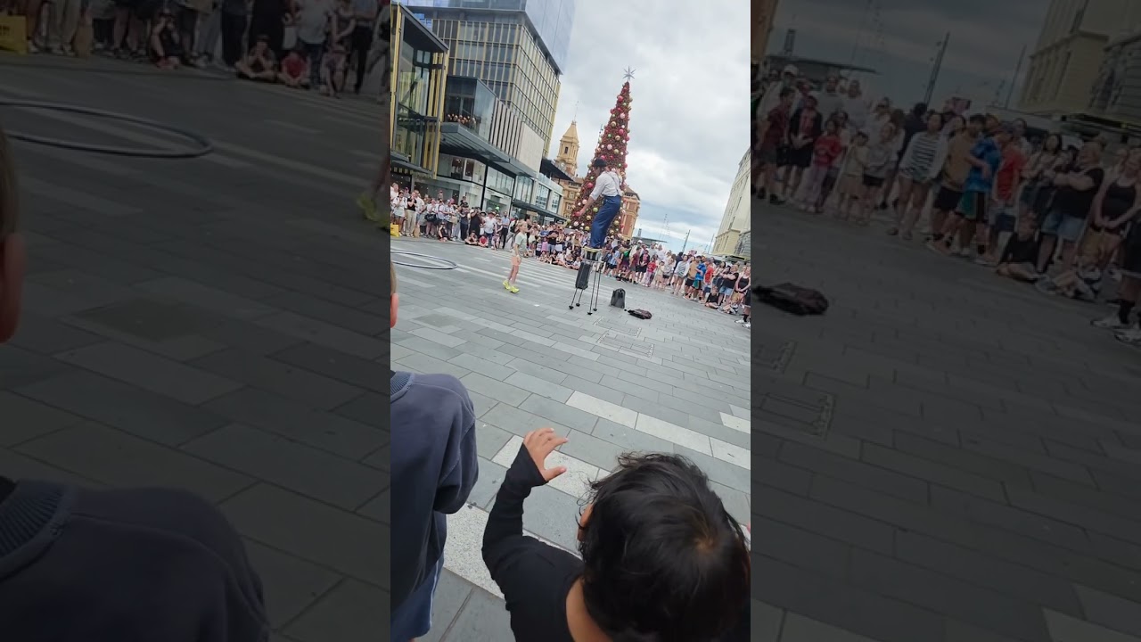 Ang galing nito. Performance at Auckland Downtown with a loud of applause 👏 