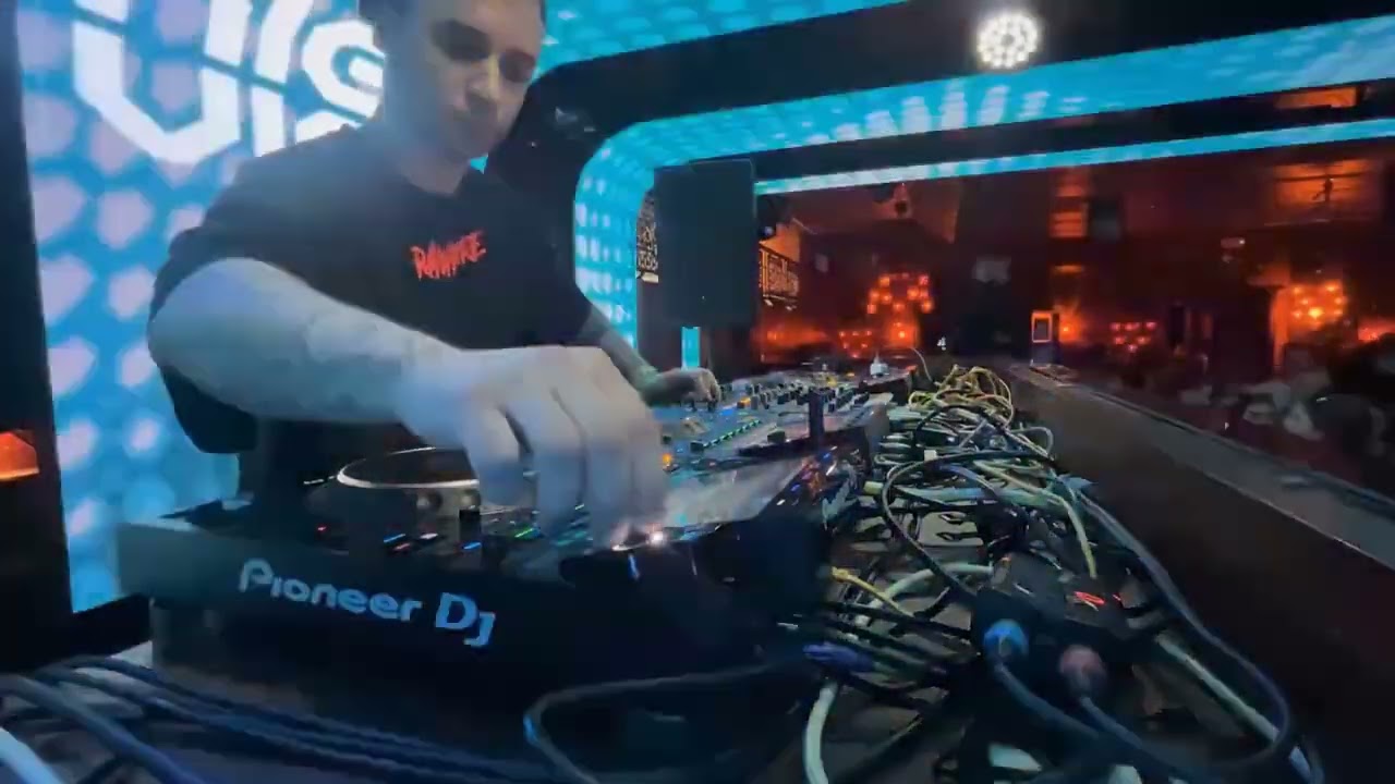 ALEX VIGO @ MOSS CLUB  W/PASTIS & BUENRI 07 12 2025