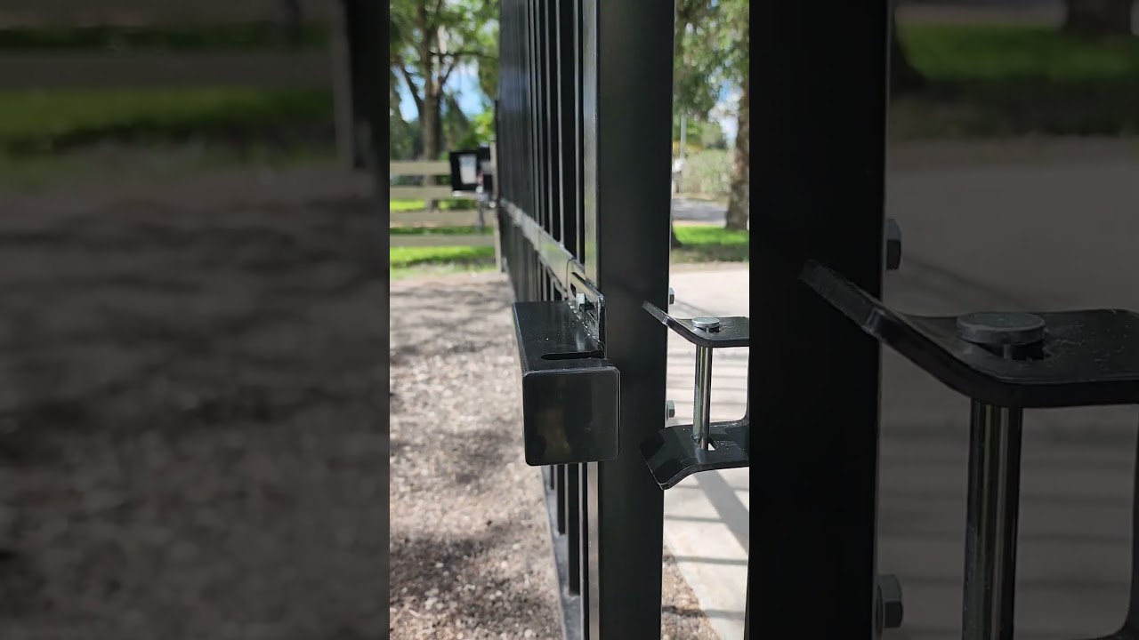 LiftMaster Operator with Gate Lock