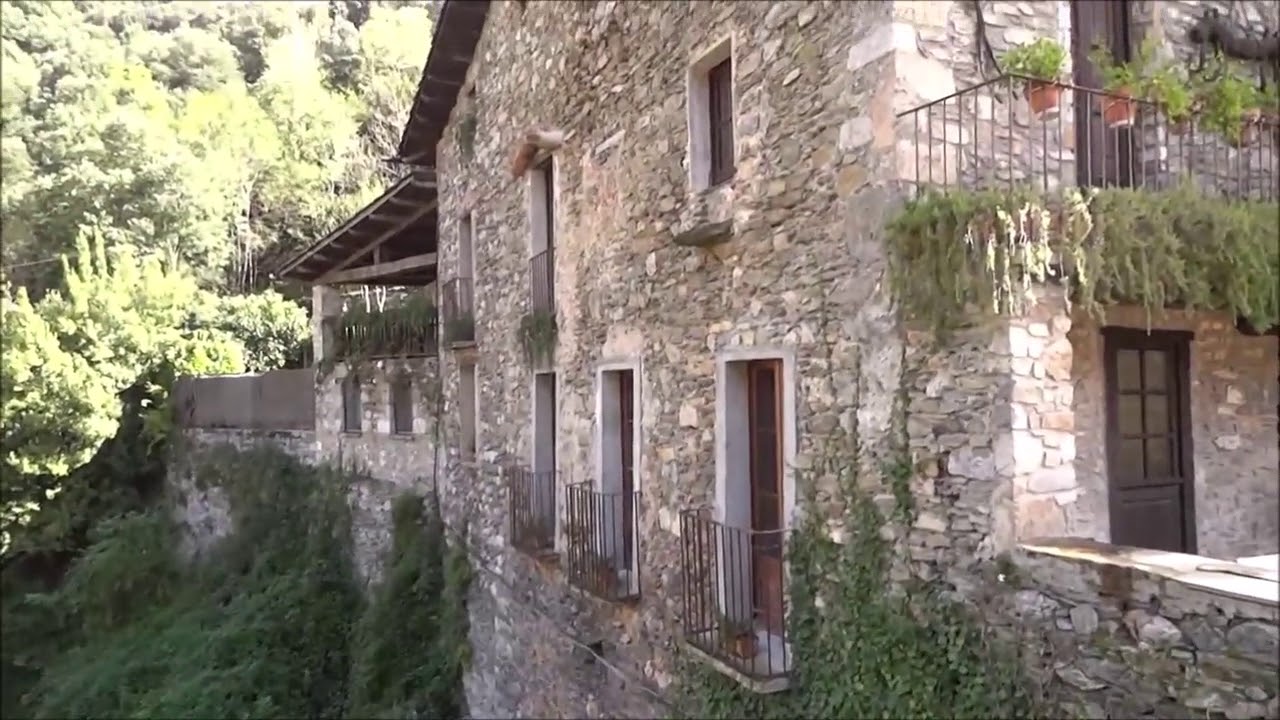 Beget, Ripoll&egrave;s. El Pirineu catal&agrave;, rac&ograve; a rac&ograve;