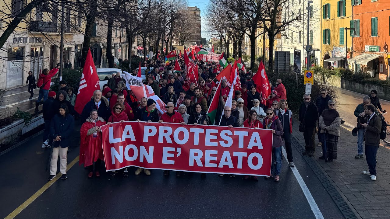 Massa, manifestazione contro la repressione del dissenso